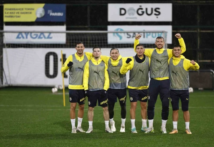 Fenerbahçe, yağmur altında çalıştı
