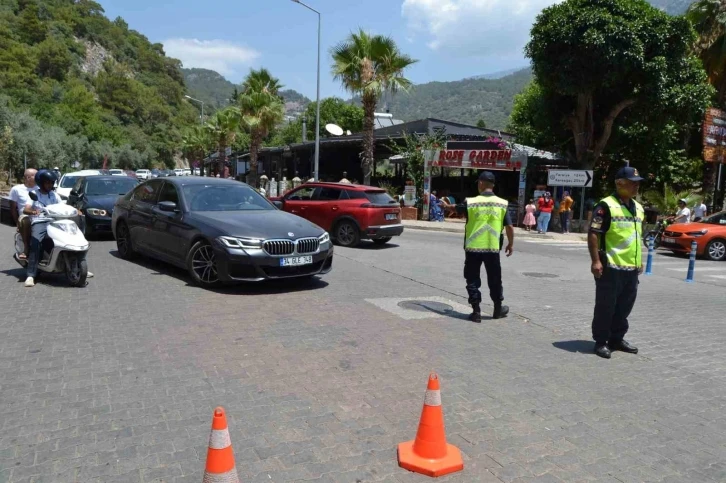 Fethiye’de bayram yoğunluğu trafiğe yansıdı
