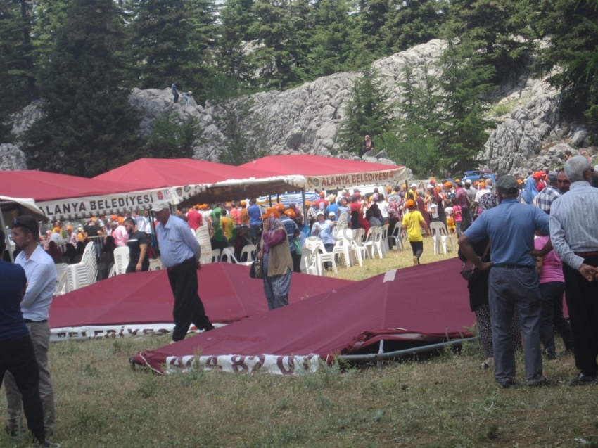 Alanya’daki şenliği hortum vurdu: 6 yaralı