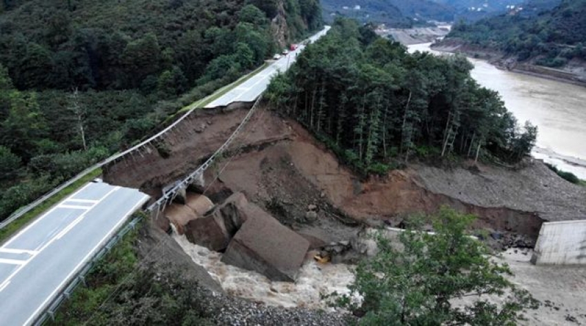 Sel felaketi: 5'i jandarma 12 kişi kayıp