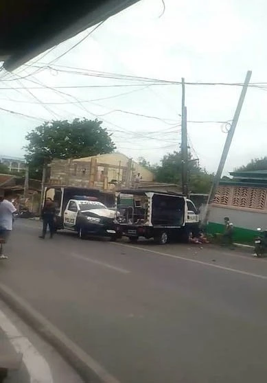 Filipinler’de bir kişi kaçırdığı polis aracıyla yayaların arasına daldı: 3 ölü

