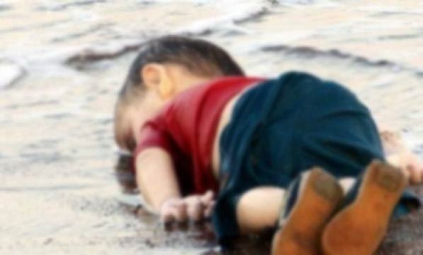 Aylan Kurdi resmini paraya bastılar!