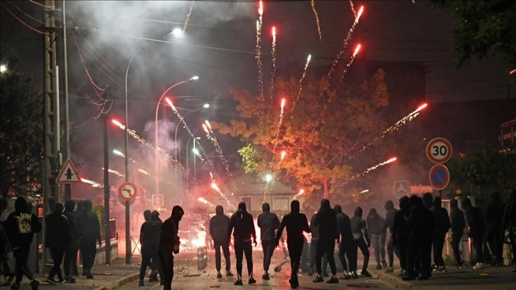 Fransa'da Ulusal Bayram kapsamında havai fişek satışı yasaklandı