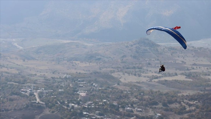 Fransız sporcu Adıyaman'da yamaç paraşütü uçuşlarına katıldı