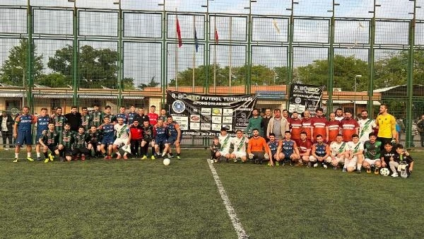 Futbol turnuvası, dünyaca ünlü futbolcunun imzaladığı topla başladı