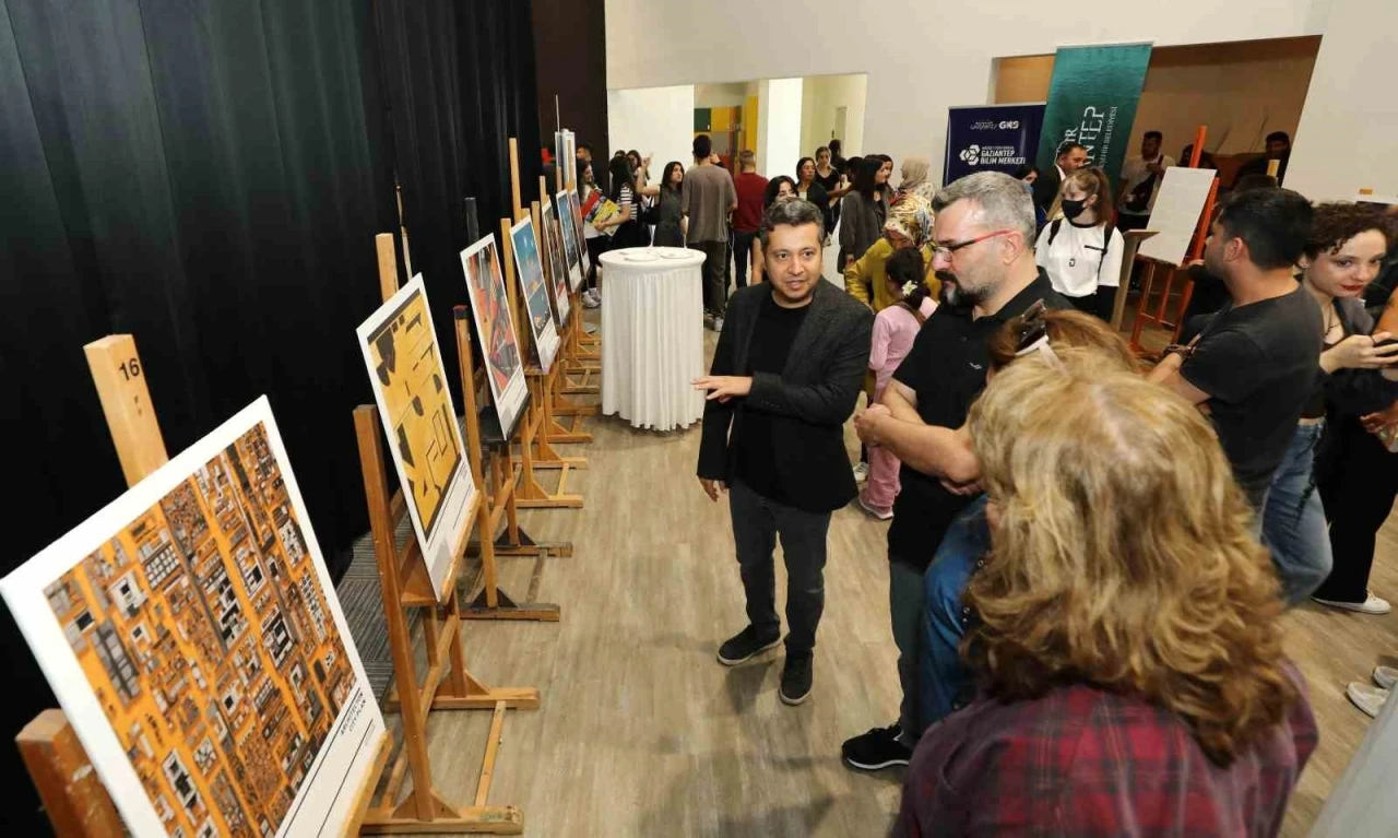 GAÜN’de kozmik denemeler sergisi açıldı
