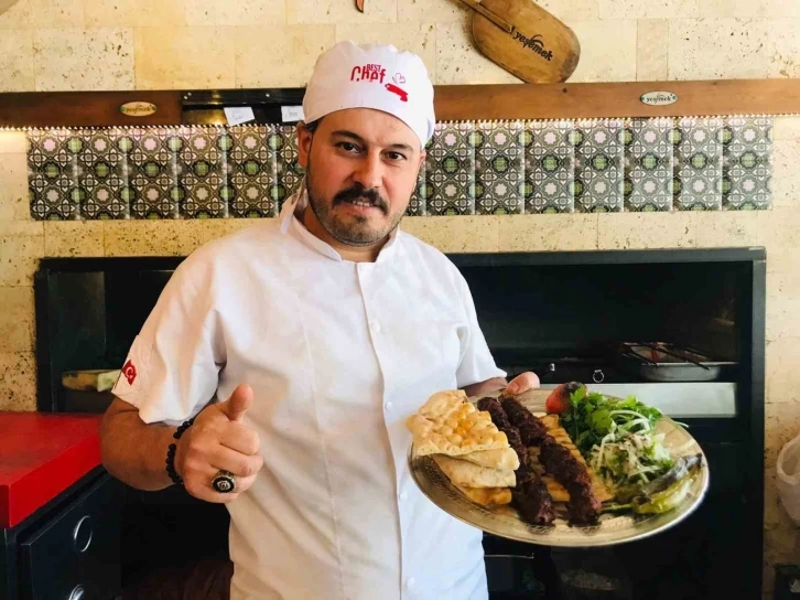 Gaziantep’in unutulmaya yüz tutan yemeği: Simit kebabı
