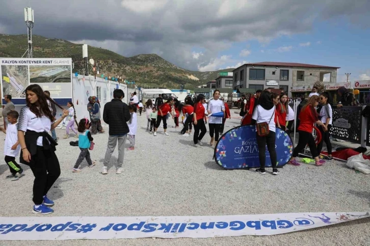 Gaziantep’te depremzede çocuklar için bayram şenliği
