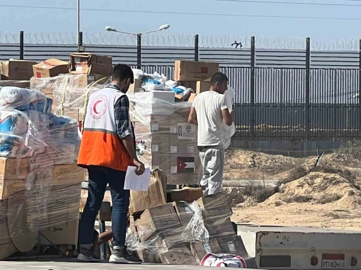 Gazze’ye 5. yardım konvoyu Refah Sınır Kapısı’ndan giriş yaptı
