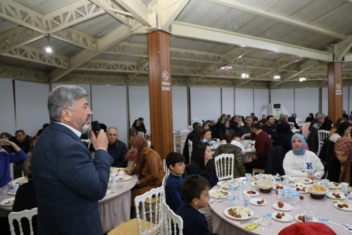 Gediz belediye personeli iftar yemeğinde bir araya geldi
