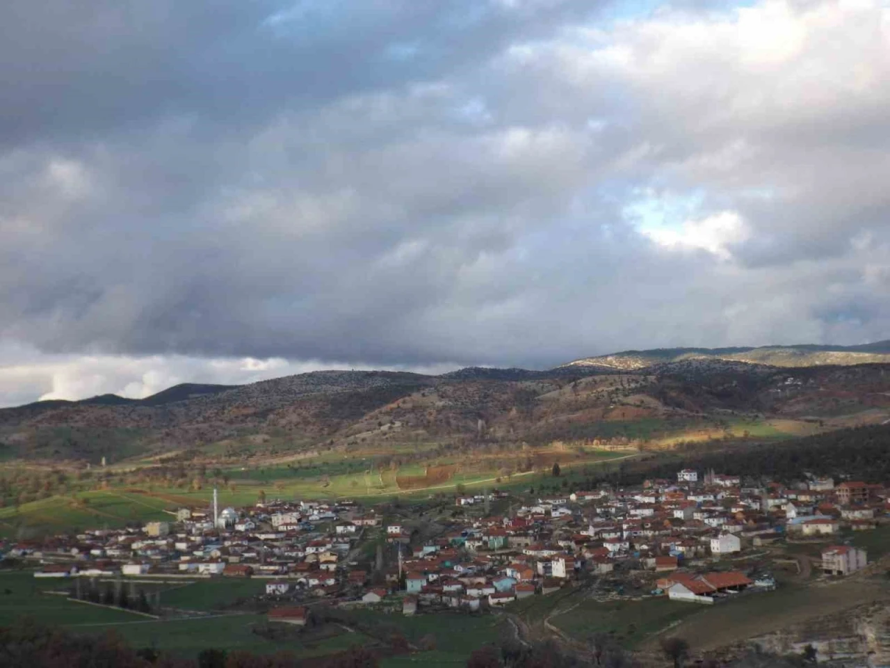 Gediz’de kayıp kadından 3. haftasında da bir iz bulunamadı
