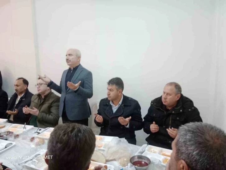 Gediz’de köylüler tarafından iftar yemeği verildi
