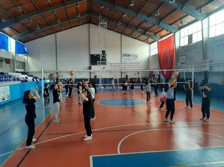 Gediz yaz spor okulları 950 öğrenci ile başladı
