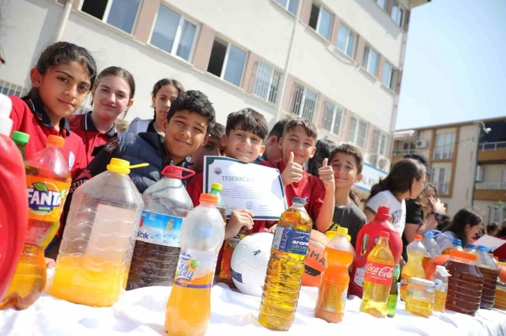 Gemlik’te duyarlı öğrenciler körfezin kirlenmesini önlüyor
