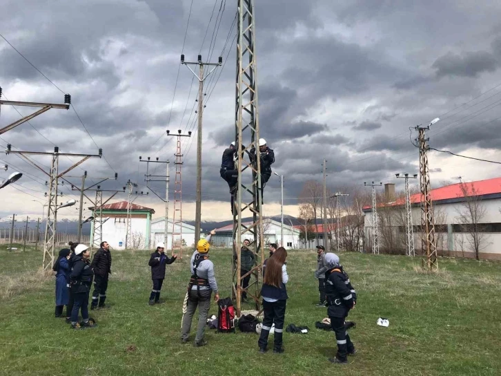 Genç mühendislere yüksekte çalışma eğitimi verildi
