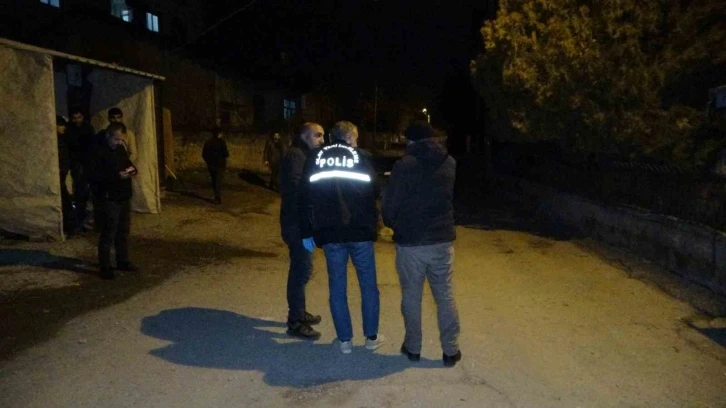 Gençlerin “kız” kavgası kanlı bitti: 1 yaralı
