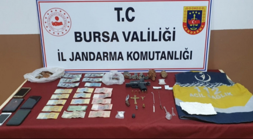 Bursa'da hem tarihi eser kaçakçısı hem de virüslü