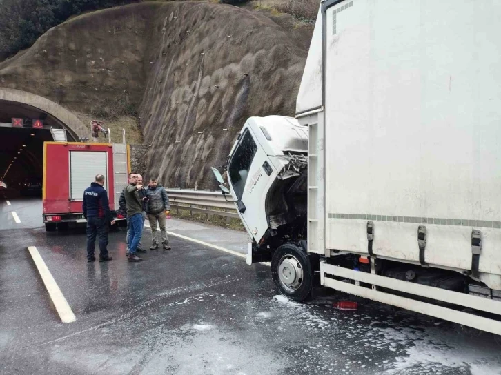 Gıda yüklü Kamyonet’in motorunda yangın çıktı
