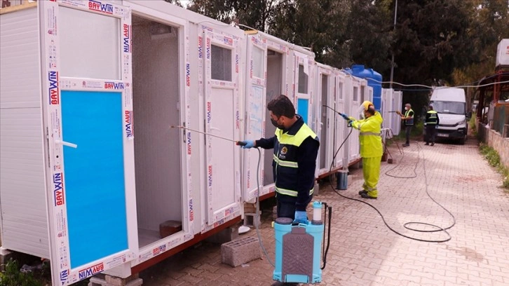 Gölcük Belediyesi, Hatay'da ilaçlama çalışmalarına katkı veriyor