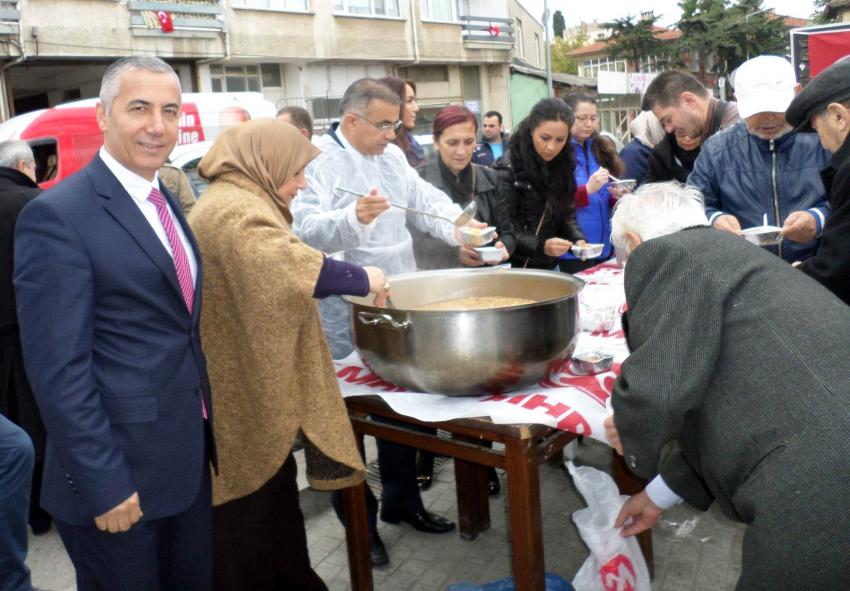 MHP Mudanya ilçe teşkilatı aşure dağıttı