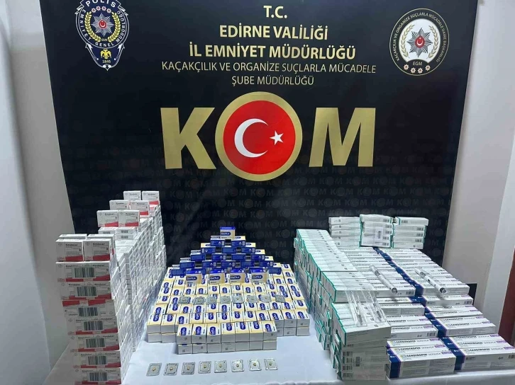 Gümrük kaçağı  ilaçlar polisten kaçamadı: Vücut geliştirme ve cinsellik ilaçlar yakalandı
