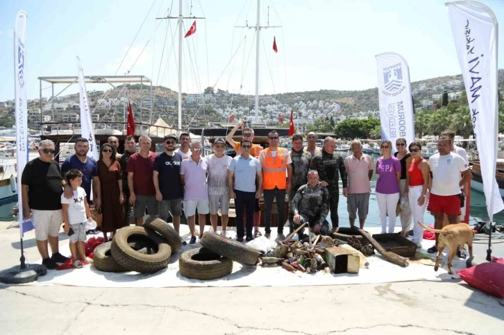 Gündoğan’da deniz dibi temizliği: 213 kilogram atık çıkartıldı
