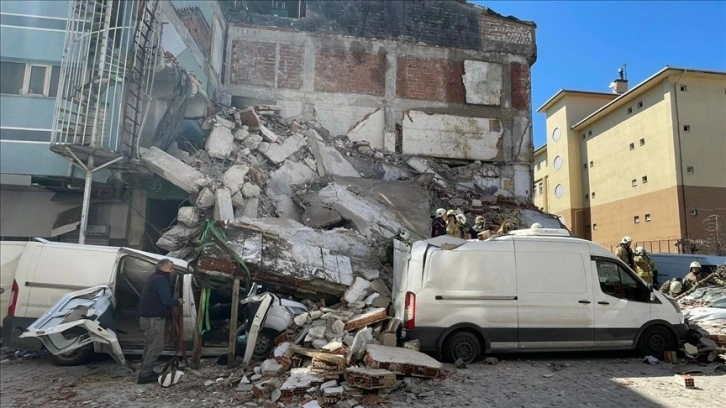 Güngören'de kentsel dönüşüm için boşaltılan bina çöktü