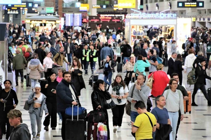 Günlük 100 uçağın indiği Antalya’da yüzde 60 farkla 1 milyon rekoru erken kırıldı
