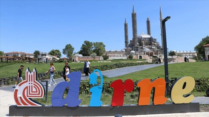 Gurbetçiler mola verdikleri sınır kenti Edirne'de turizm hareketliliği oluşturuyor