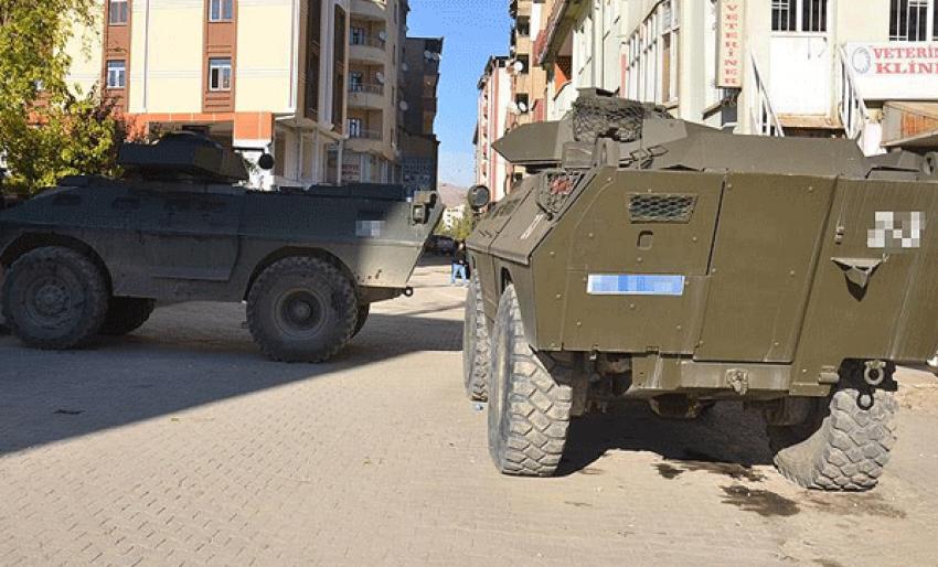 Hakkari'de bomba yüklü araçla saldırı