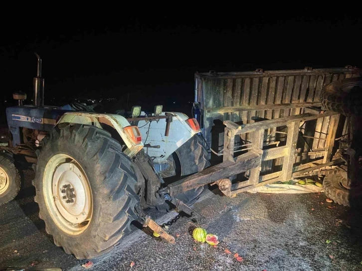 Hafif ticari araç traktöre çarptı: 6 yaralı
