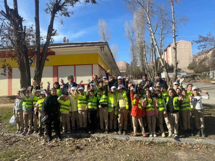 Hakkari’de çevre temizliği kampanyası başlatıldı
