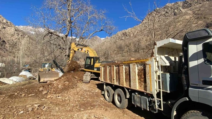 Hakkari’de yol onarım ve stabilize çalışması devam ediyor
