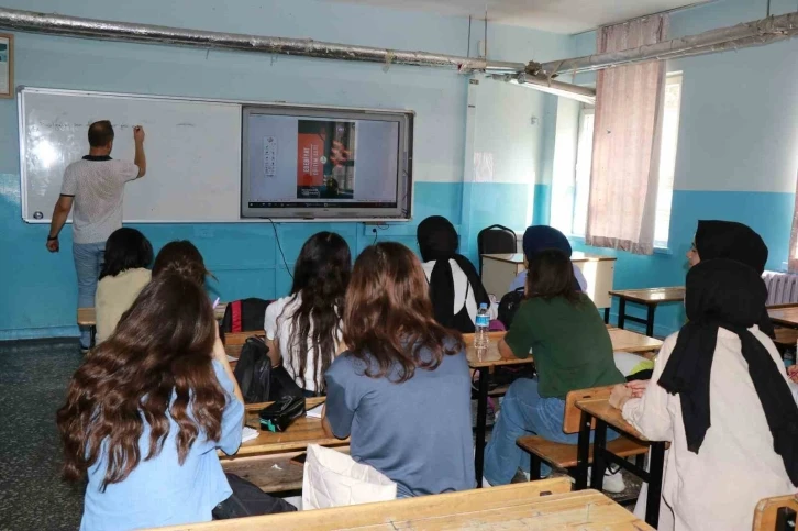 Haliliye Belediyesi dershane hizmetiyle gençlerin yanında oluyor
