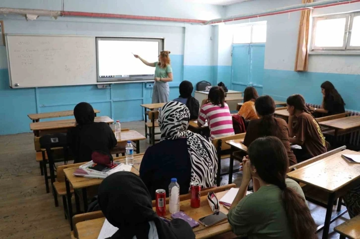Haliliye Belediyesi ile üniversiteye hazırlık yaz kursu başladı
