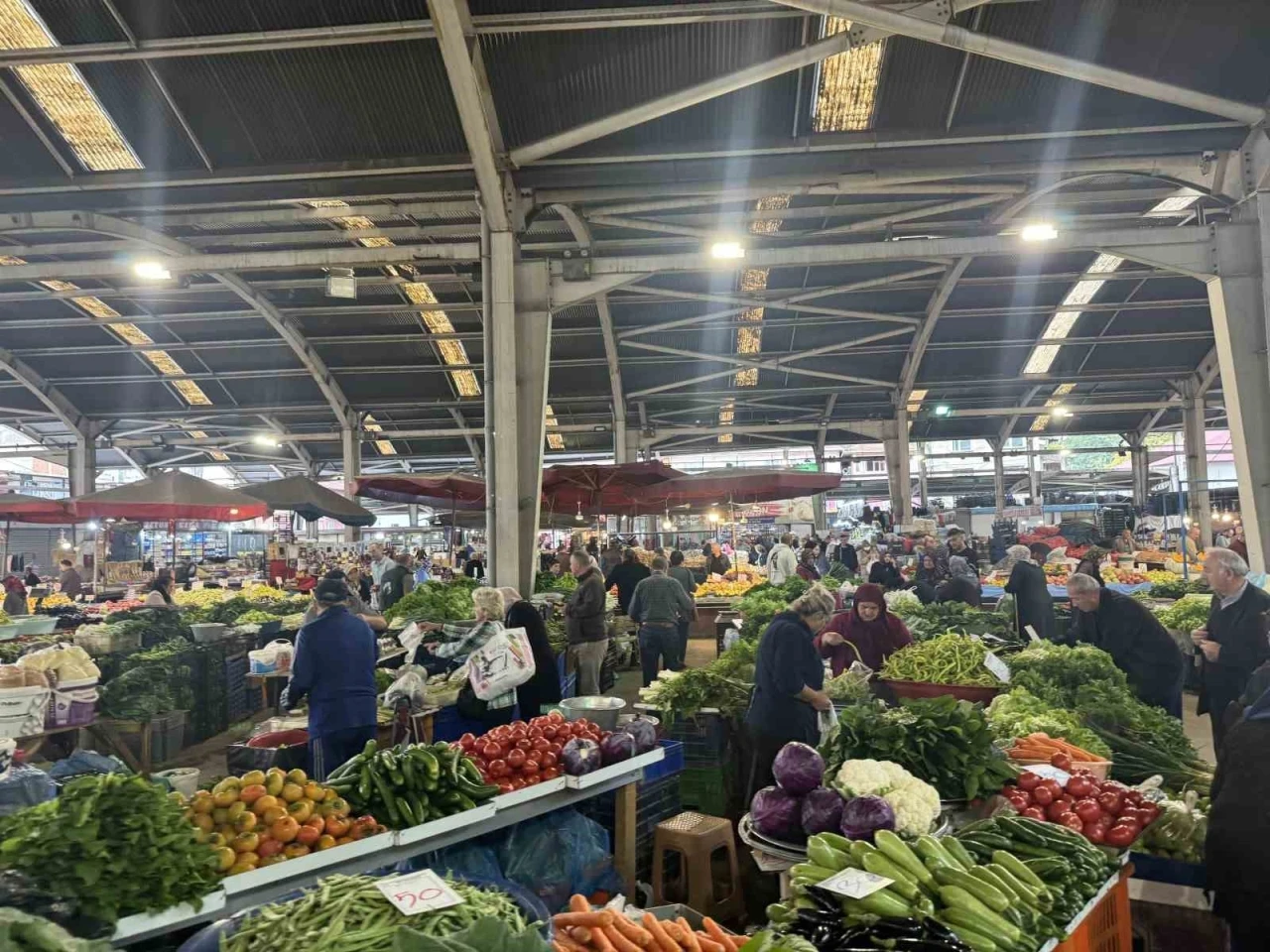 Halk pazarında fiyatların yüksek olması ilgiyi düşürdü
