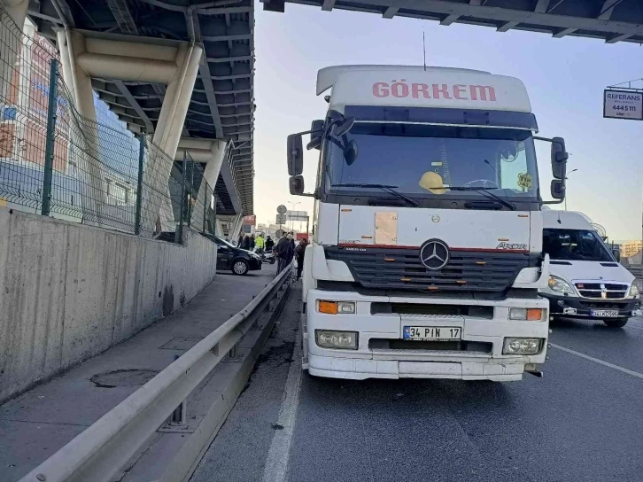 Tırın çarptığı elektrikli bisiklet sürücüsü öldü