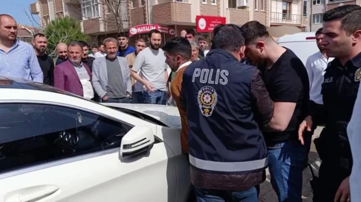 Hasımlar aynı sandıkta karşılaştı, ortalık karıştı: 1 polis yaralandı, biber gazı sıkıldı
