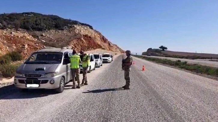 Hatay’da bir haftada 75 düzensiz göçmen, 110 aranan şahıs yakalandı