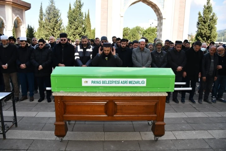 Hatay’da depremde hayatını kaybeden 4’ü çocuk 17 kişi toprağa verildi
