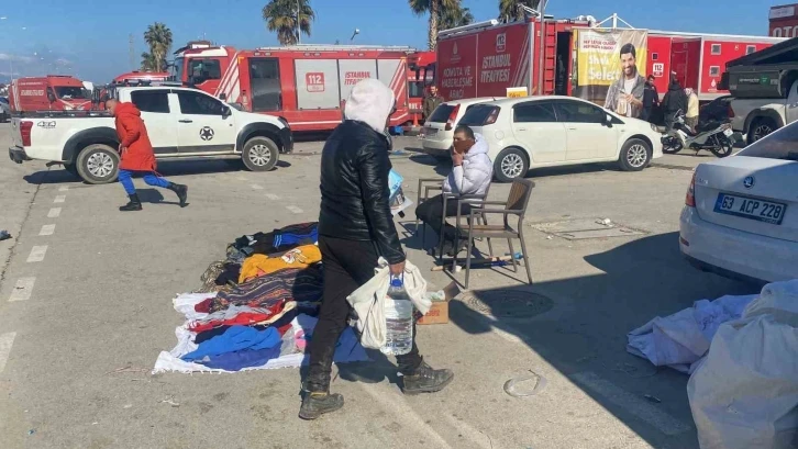 Hatay’da gönüllü vatandaşlar ihtiyaç sahiplerine umut oluyor
