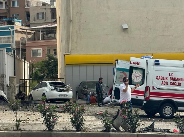 Hatay’da kamyon araçların arasında daldı, ölü ve yaralılar var
