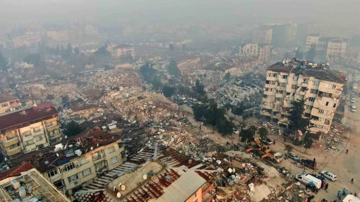 Hatay’daki enkaz yığınları dronla havadan görüntülendi
