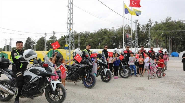 Hatay'da polislerden depremzede çocuklara moral etkinliği