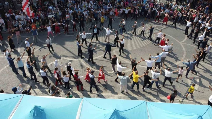 Havran’da 100 kişi meydanda harmandalı oynadı
