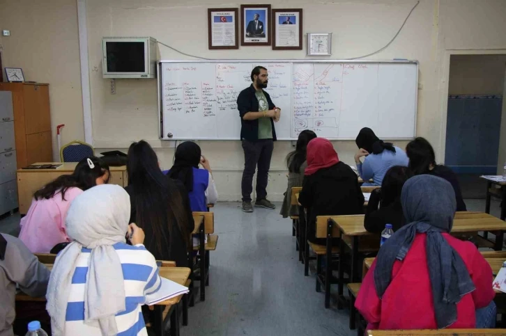 Hayallerine hazırlanan gençlerden Canpolat’a teşekkür
