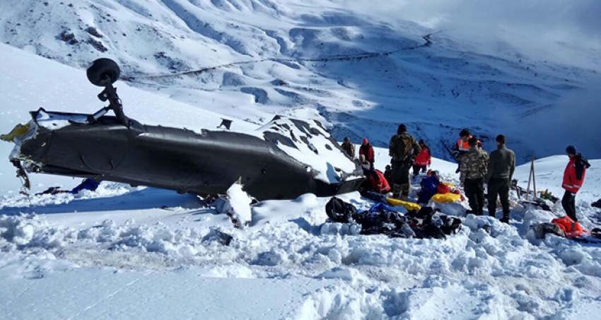 12 şehit verilen helikopterin enkazı yol açılınca kaldırılacak