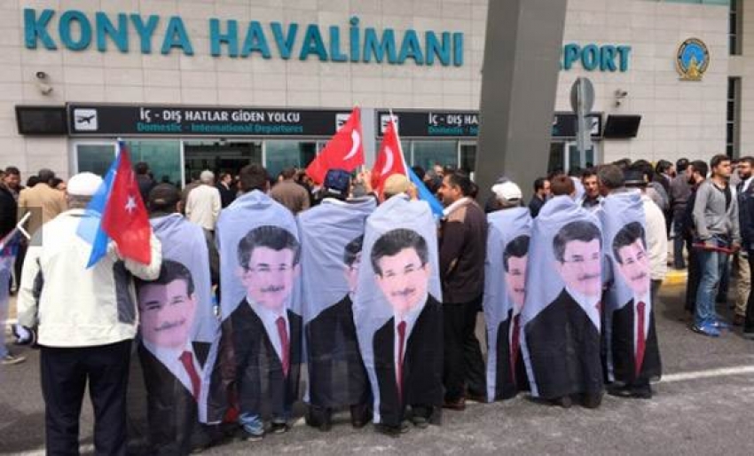 Hemşerileri Davutoğlu için havalimanına koştu