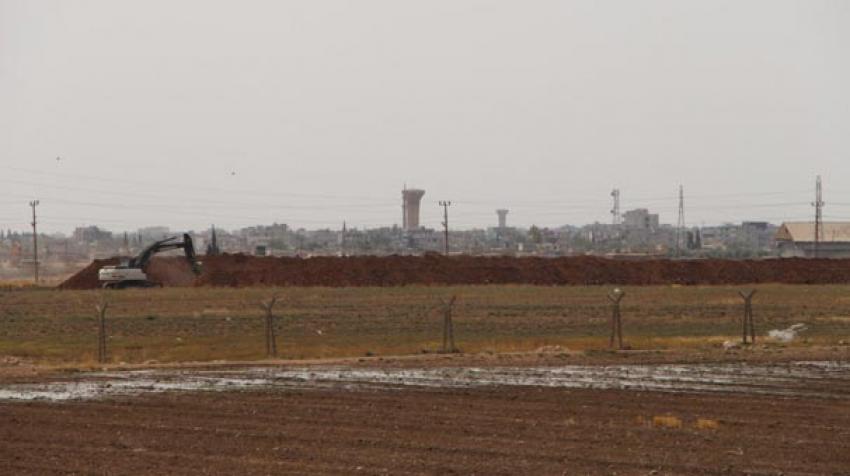 Nusaybin-Suriye Sınırda hendek kazma çalışmaları sürüyor