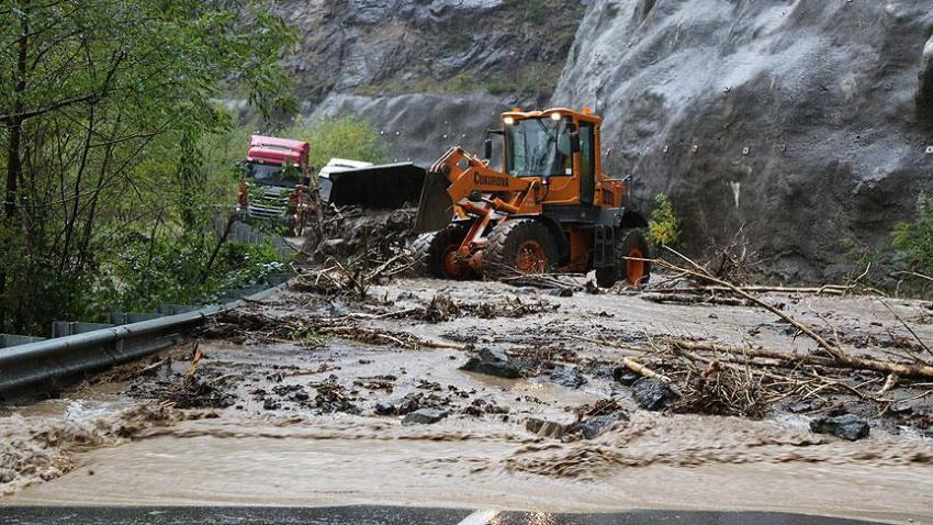 Artvin'de heyelan bir can daha aldı!